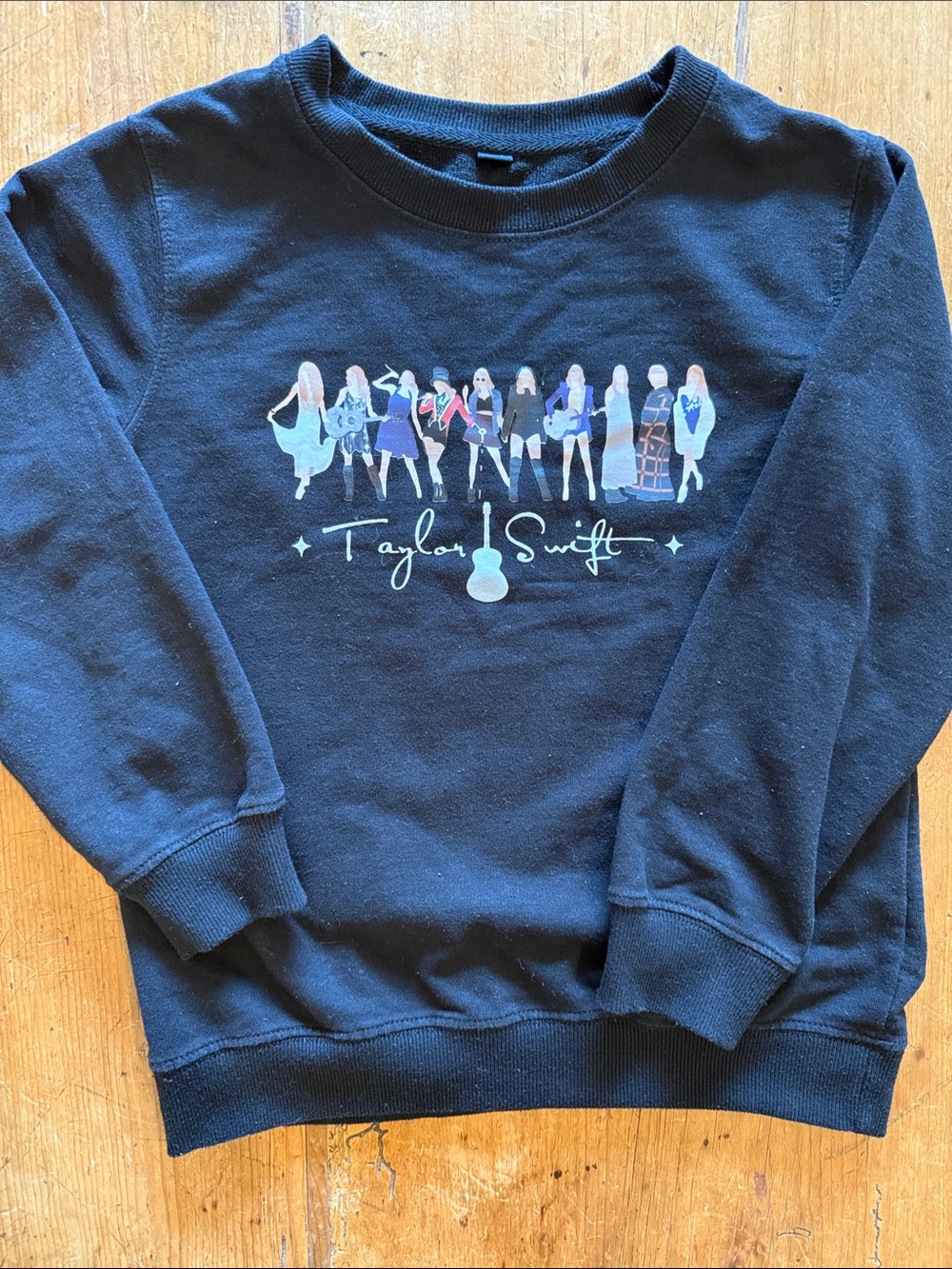 Taylor Swift black sweatshirt